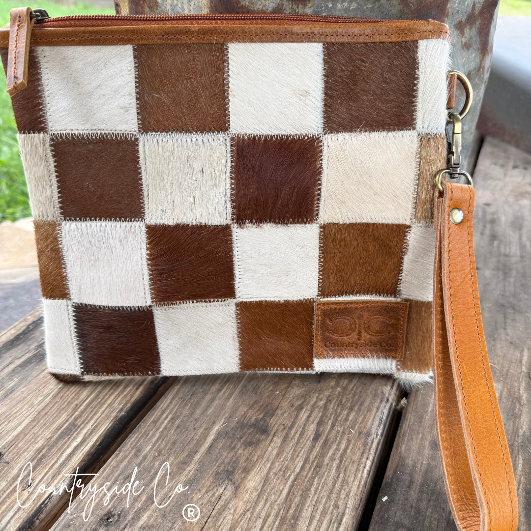 Checkered Cowhide Make Up Toiletry Bag Wristlet: Black