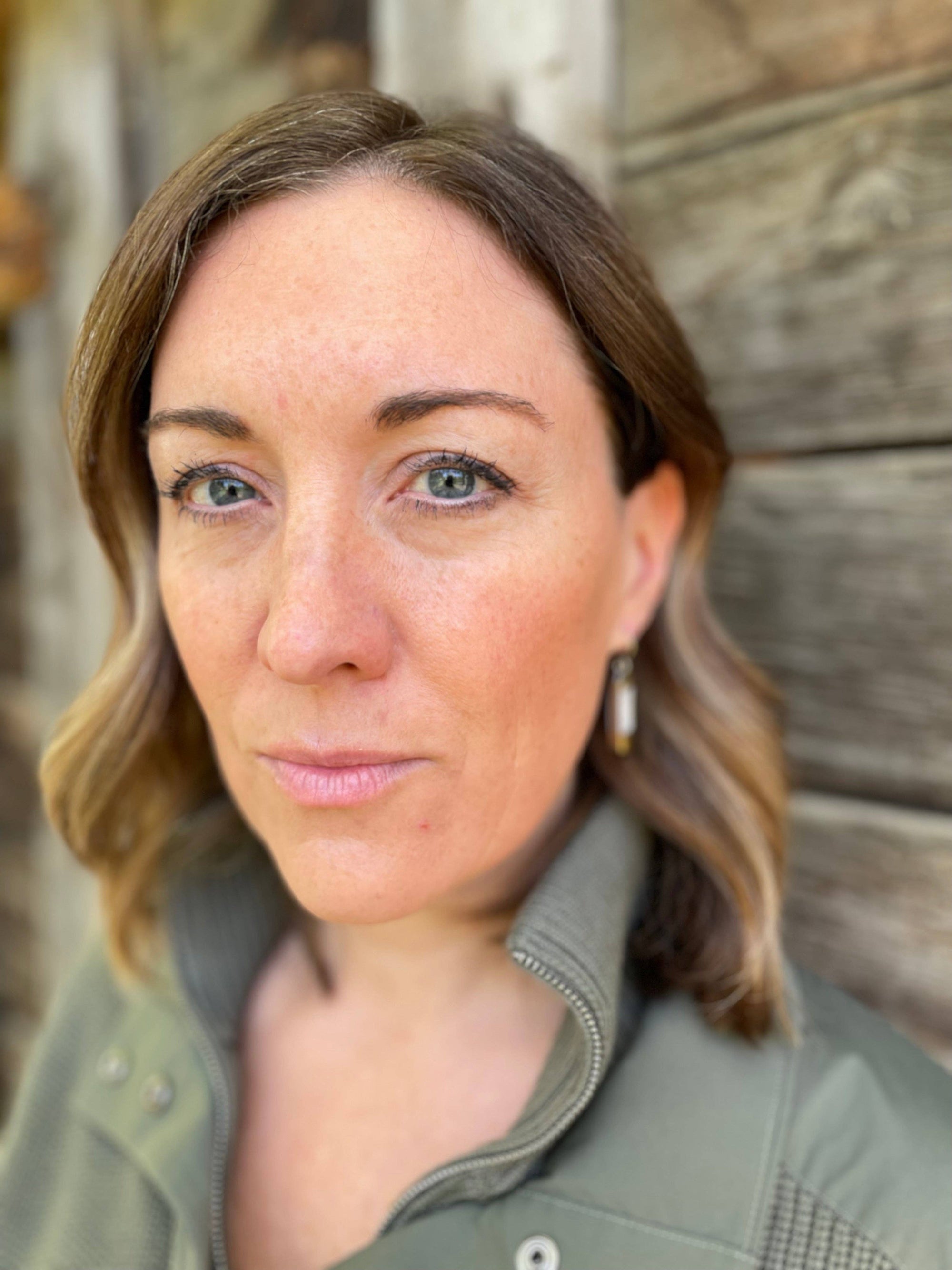 The Billie Earrings: Mother of Pearl Handle-
