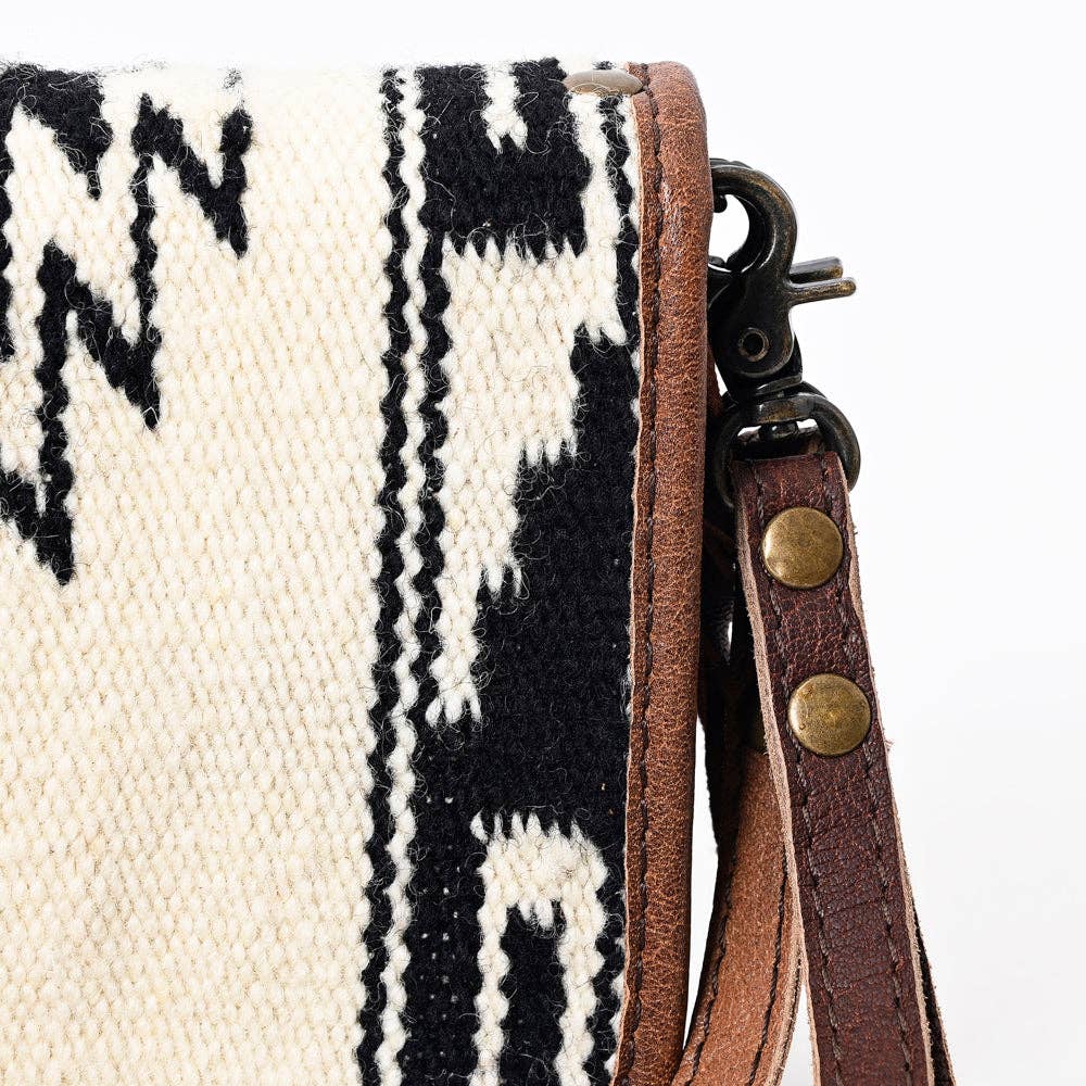 ADBG485AS- Saddle Wallet Bag