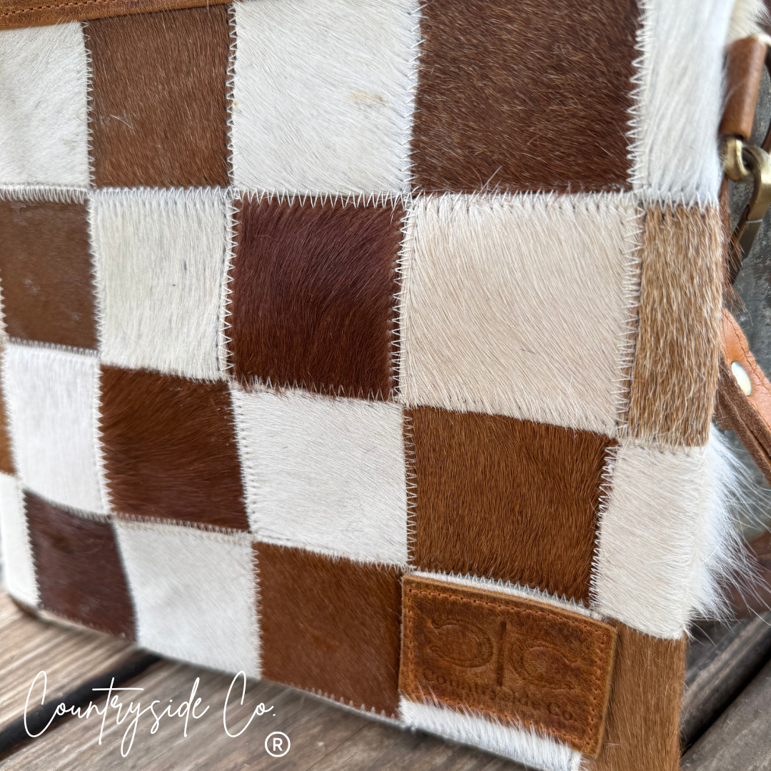 Checkered Cowhide Make Up Toiletry Bag Wristlet: Black