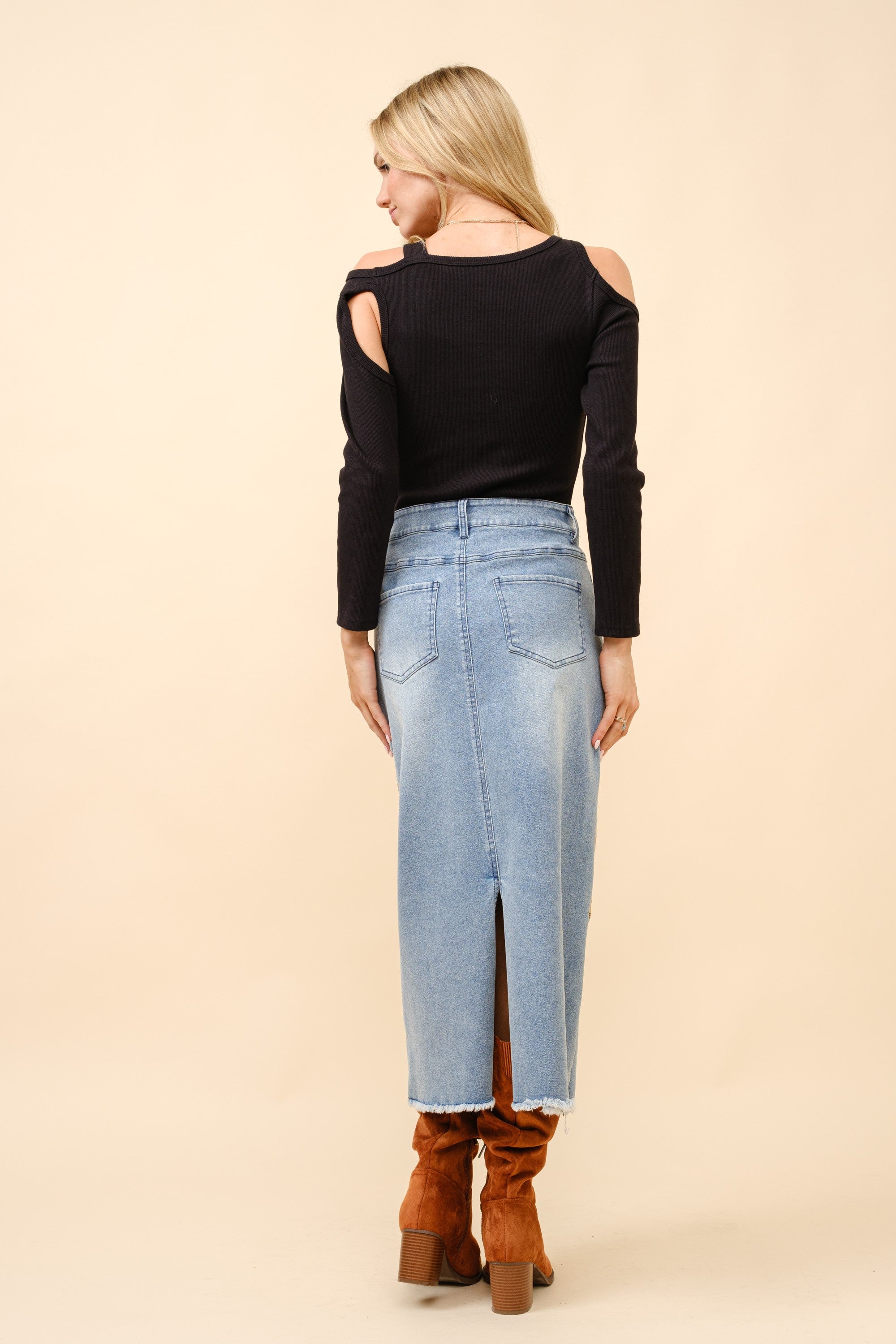 Ribbed Cut-Out Buckle Shirt- Black 
