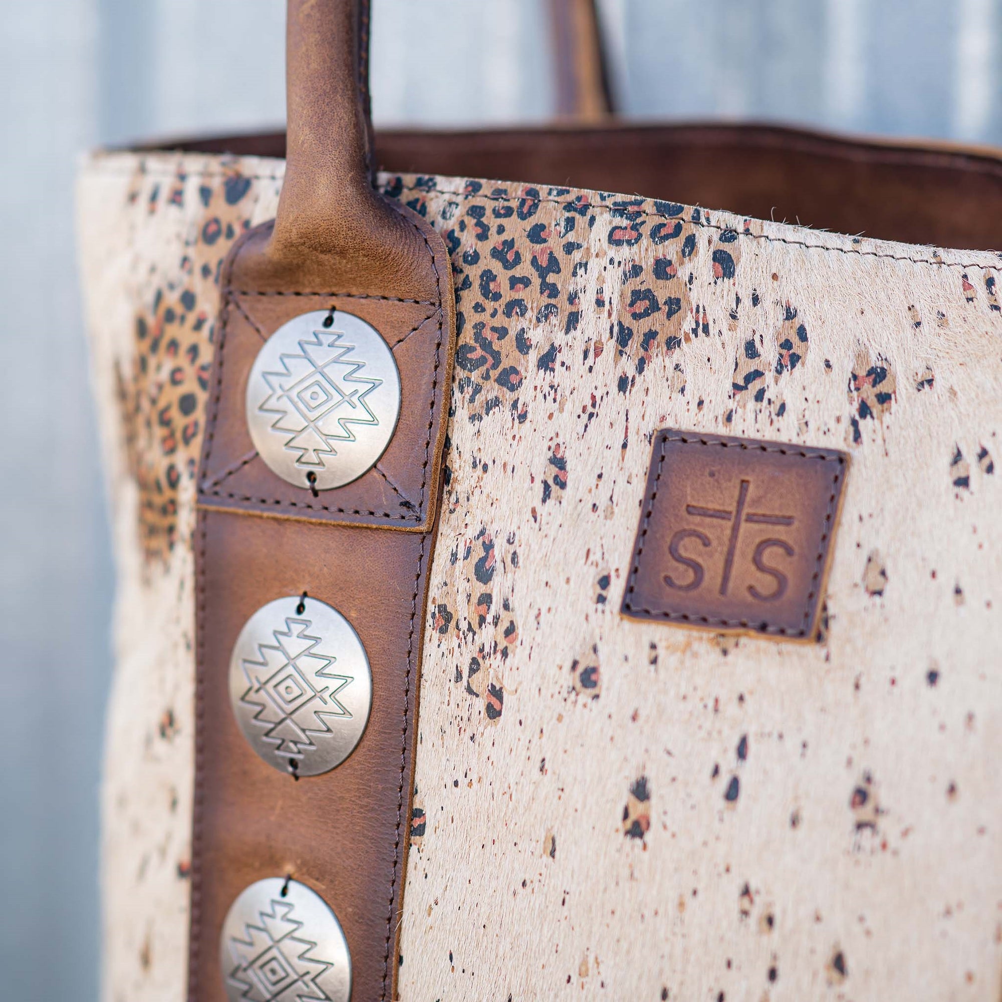 Serengeti Tote- STS33240