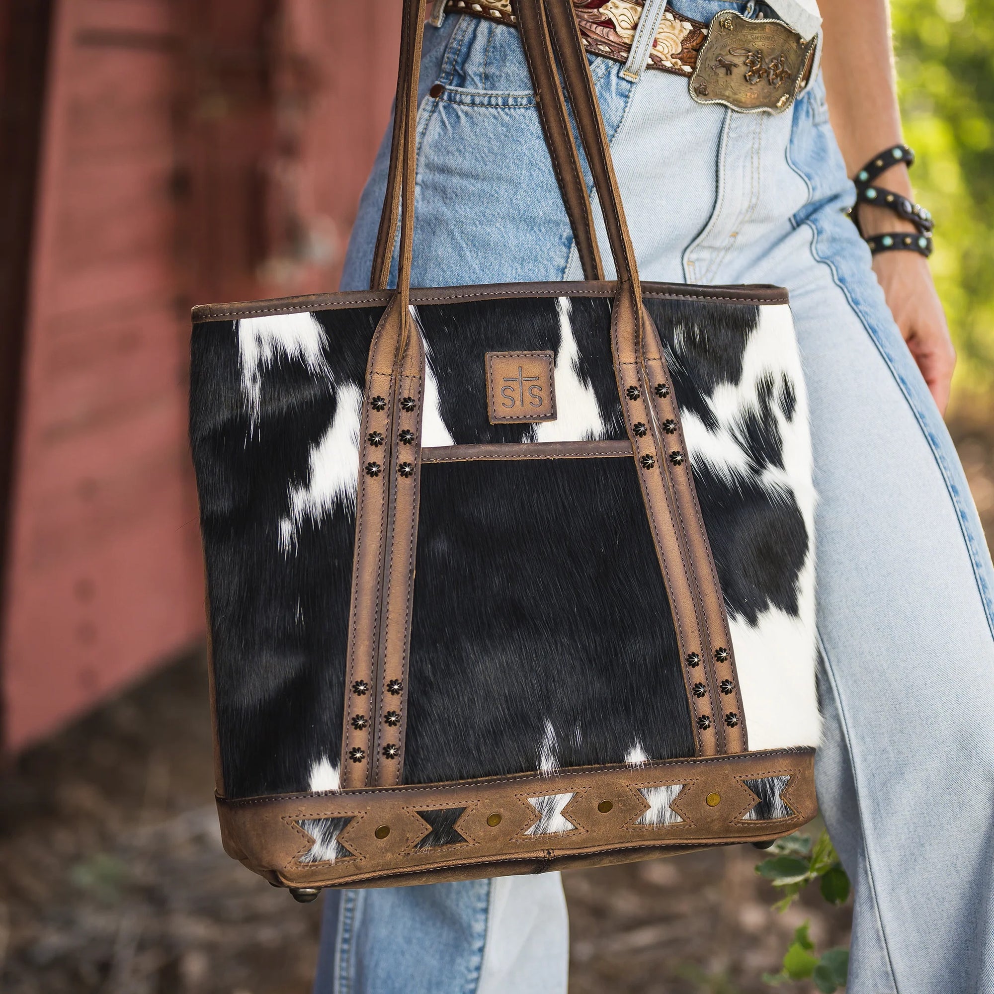 Roswell Cowhide Tote- STS32210